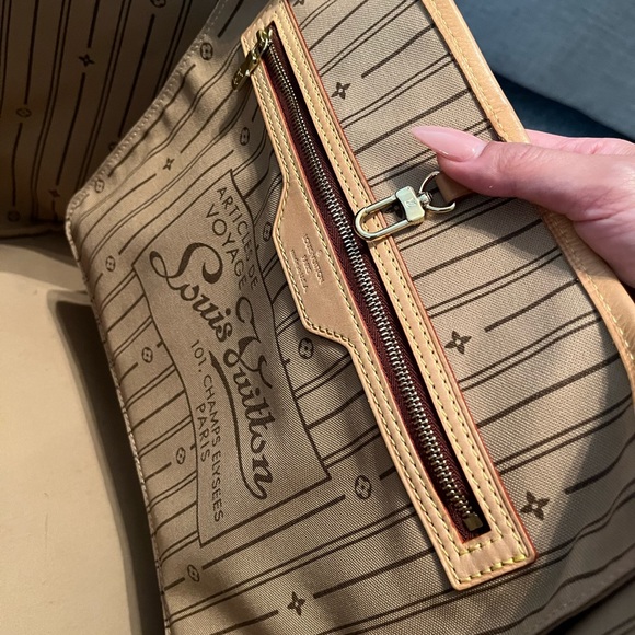 Authentic Louis Vuitton Neverfull GM - Picture 5 of 11